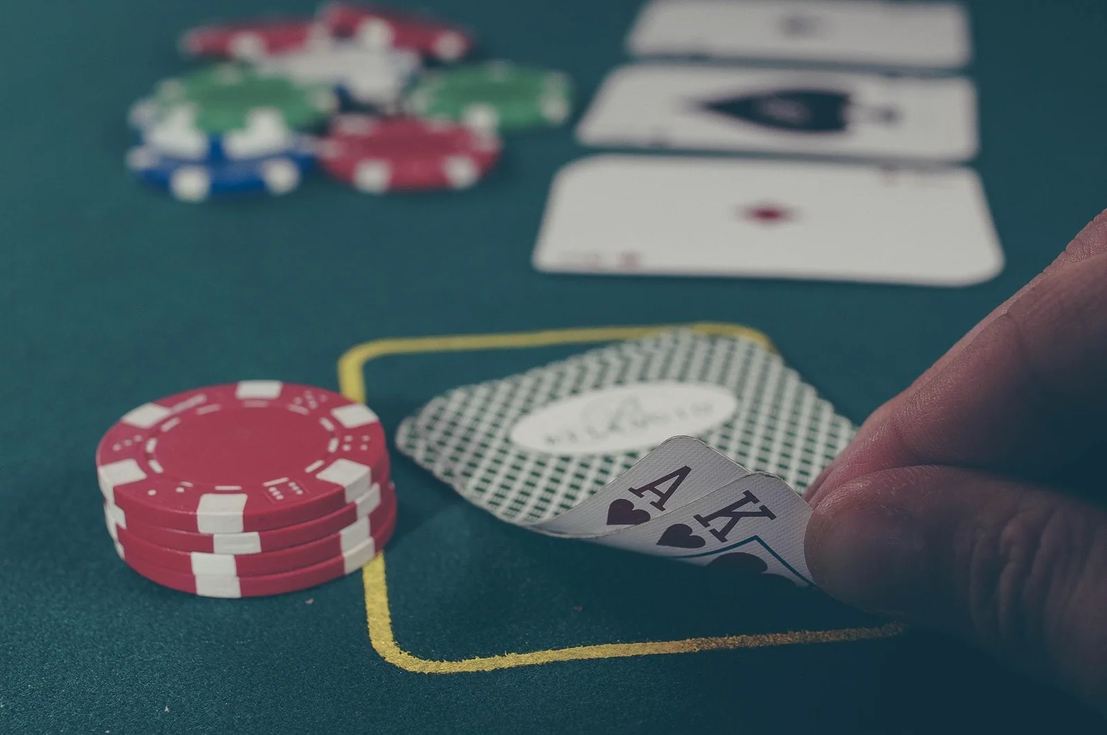 Antarmuka permainan kartu dan meja digital MAXSLOT